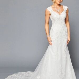 Elegant White Lace Wedding Dress